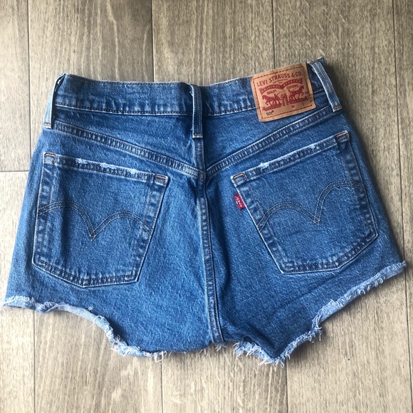 Levi’s 501 Light Wash Button Fly Jean Shorts - Picture 2 of 15